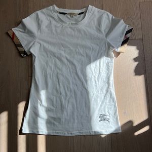 "Burberry" trimmed white T shirt - size M runs small - never worn